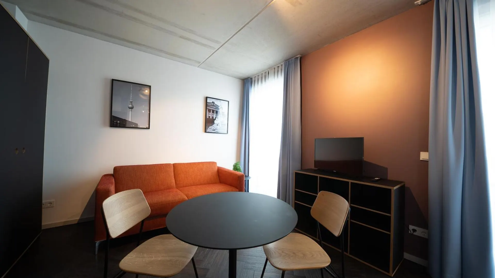 Neoapartments Берлин 0*,  Германия