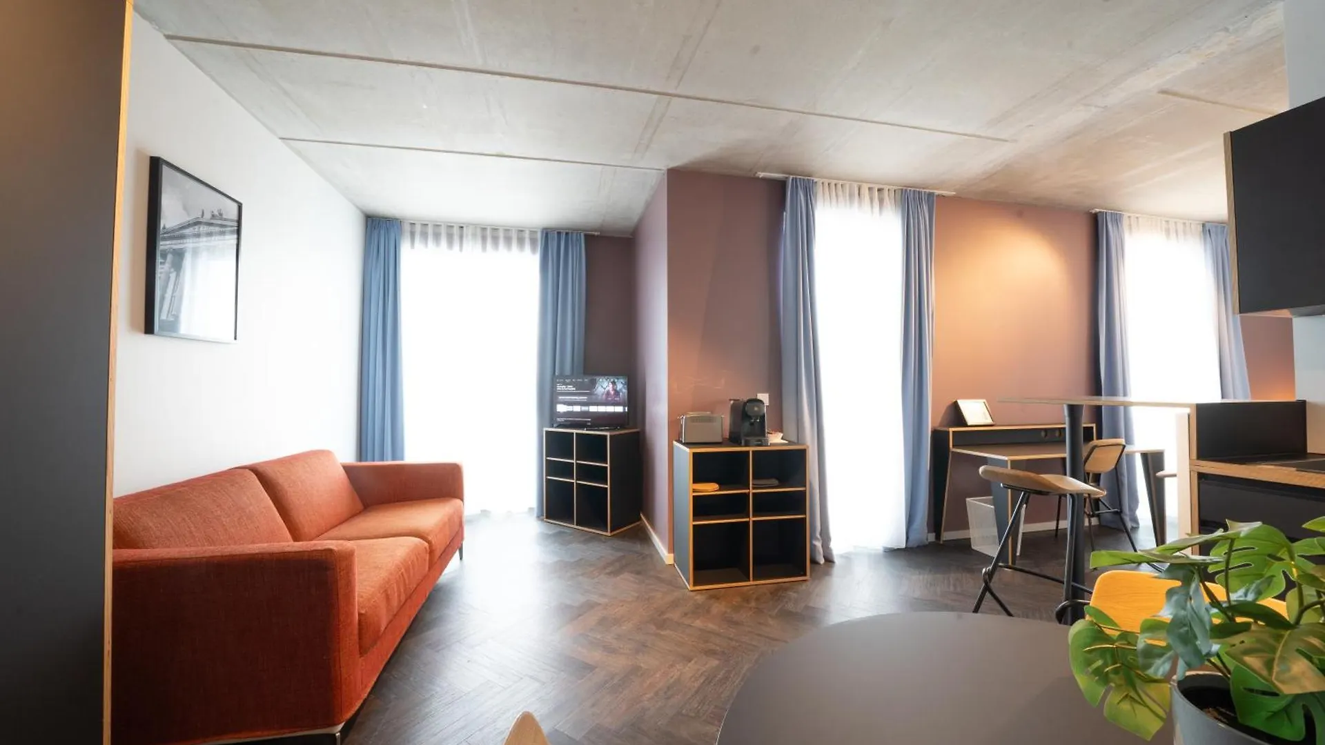 Neoapartments Берлин 0*,
